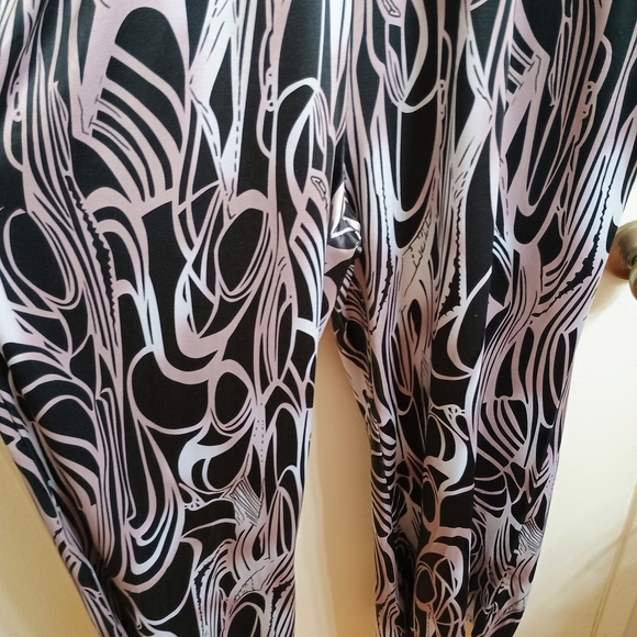 Elegant Black and Light Purple Patterned Pant Suit - Picture 3 of 6